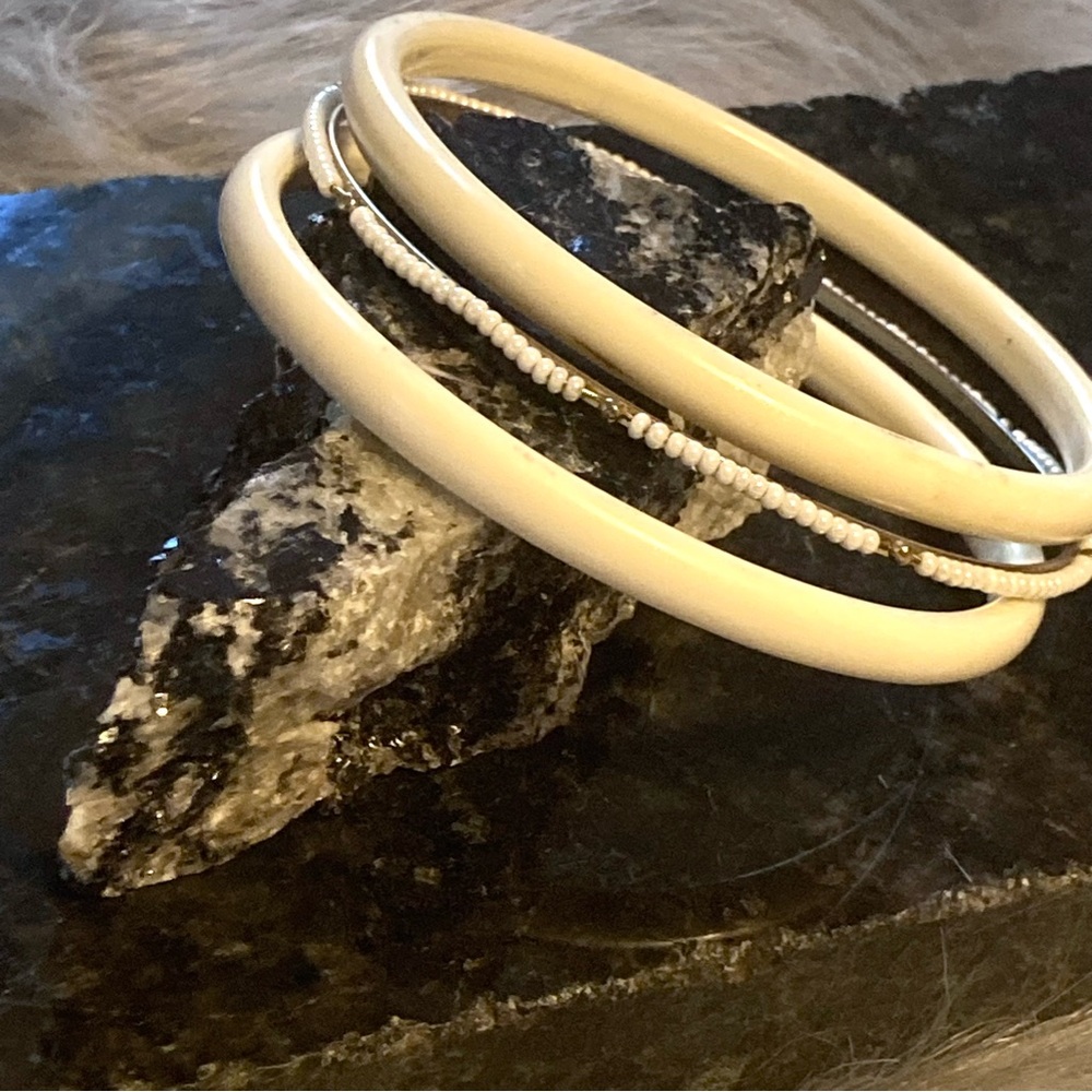 VINTAGE 80s 3 Plastic Bone Colored Bangles Bracelets Beaded